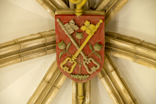 Escudo de cardeña en clave de la sala capitular 